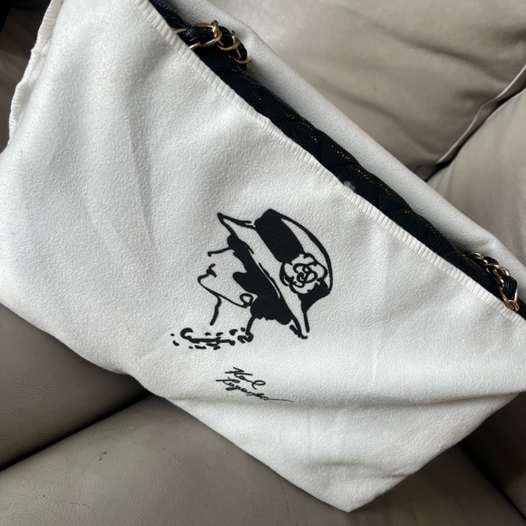 CHANEL bag hasn’t been used in good condition - Picture 6 of 10